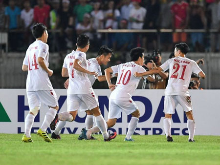 Tuyển Việt Nam đang thi đấu ấn tượng tại AFF Cup 2016.